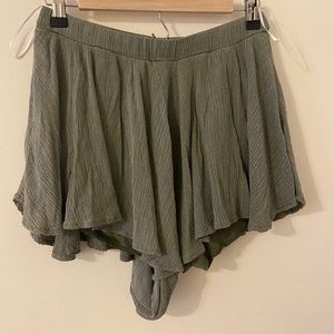 Material Girls Boutique flowy shorts